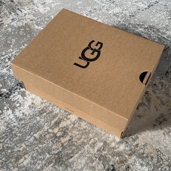 Toddler Ugg Boots Size 7 - Picture 5 of 6